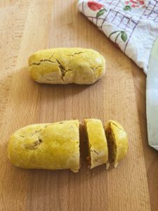 Cutting cookies when warm